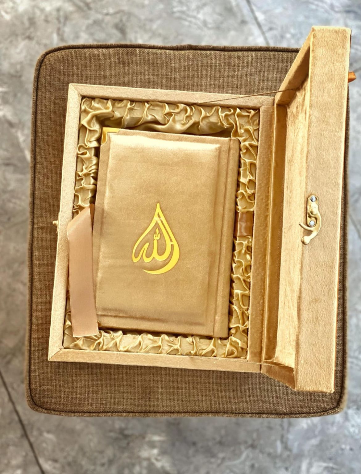 Velvet Quran Set – Elegant Islamic Gift